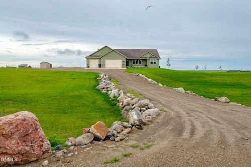 14760 Lambert St, Williston, ND, 58801-9174 | Card Image