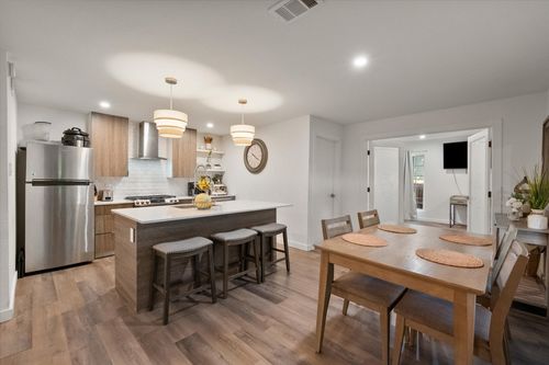 808 Harmon Ter, Arlington, TX, 76010-4412 | Card Image