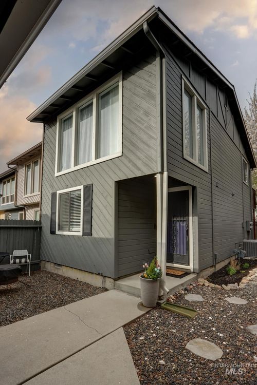 905 N Benjamin Ln, Boise, ID, 83704-8344 | Card Image