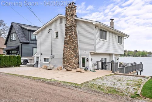 11417 N Shore Dr, Whitmore Lake, MI, 48189-9123 | Card Image