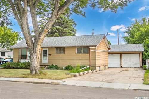 910 Av T N, Saskatoon, SK, S7L3C1 | Card Image