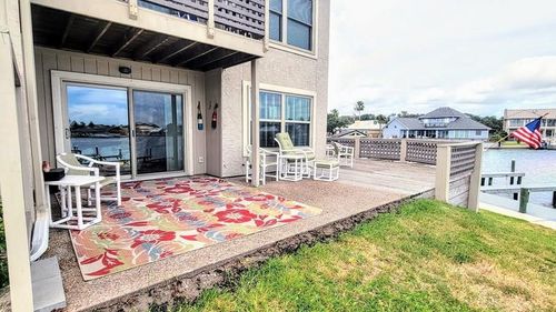 2401 Bayhouse Dr, Rockport, TX, 78382-3547 | Card Image