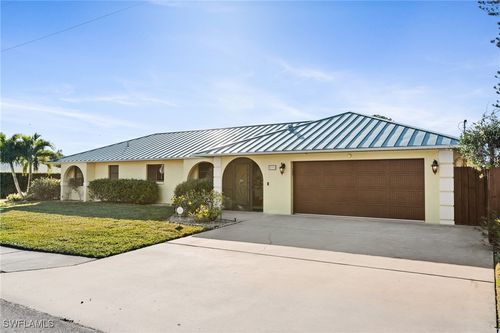 595 103rd Ave N, NAPLES, FL, 34108-3218 | Card Image