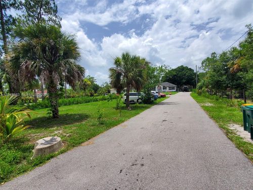 2830 4th Ave Ne, Naples, FL, 34120-4957 | Card Image