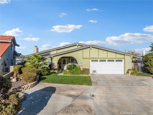 17990 Fremontia, Victorville, CA, 92395 | Card Image