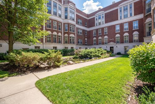 apt-2-488 Sheridan Rd, Evanston, IL, 60202-4730 | Card Image