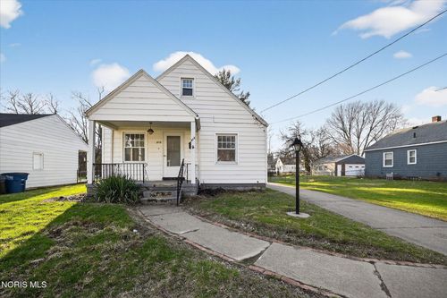 915 Mackow Dr, Toledo, OH, 43607-3059 | Card Image