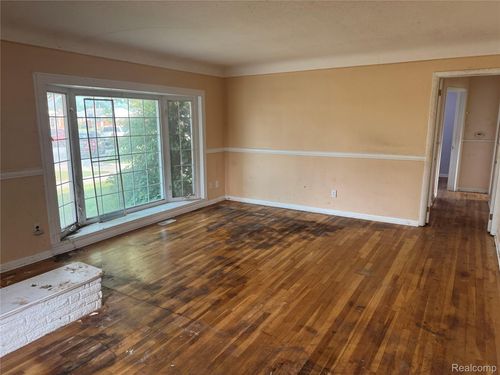 31931 Courtland St, Saint Clair Shores, MI, 48082-2202 | Card Image