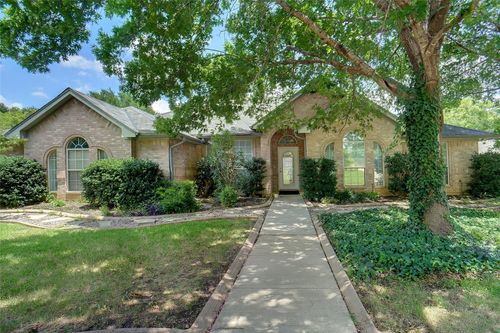 813 Hunters Glen Trl, Fort Worth, TX, 76120-2859 | Card Image