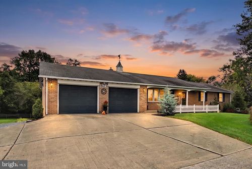623 Lebanon Rd, MANHEIM, PA, 17545-9250 | Card Image