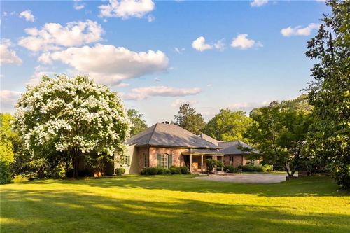 10180 Capps Ferry Rd, Chattahoochee Hills, GA, 30268-1931 | Card Image