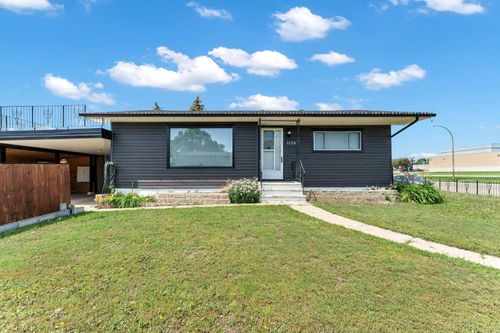1120 1 Ave Ne, Medicine Hat, AB, T1A5Z6 | Card Image
