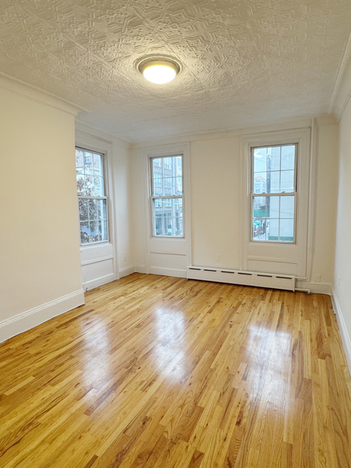 2l-530 Driggs Ave, Brooklyn, NY, 11211-2972 | Card Image