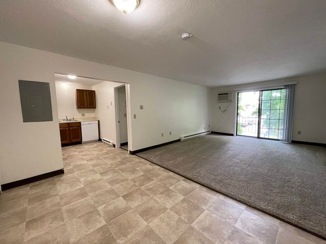 APT-34 - 11 Railroad Ave, Condo with 2 bedrooms, 1 bathrooms and null parking in Derry NH | Image 8