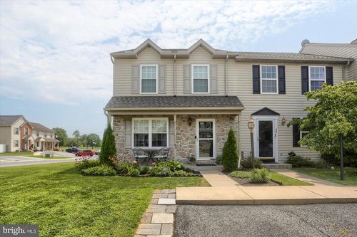 40 Laurel Dr, MYERSTOWN, PA, 17067-2314 | Card Image