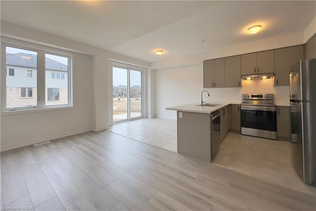 39 Prest Way, Townhouse with 3 bedrooms, 3 bathrooms and 2 parking in Fergus ON | Image 4