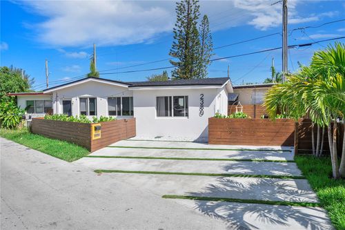 2380 Ne 137th St, North Miami Beach, FL, 33181-1863 | Card Image