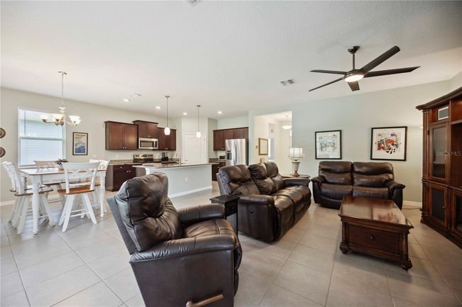 13804 Woodbridge Ter, House other with 3 bedrooms, 2 bathrooms and null parking in LAKEWOOD RANCH FL | Image 9