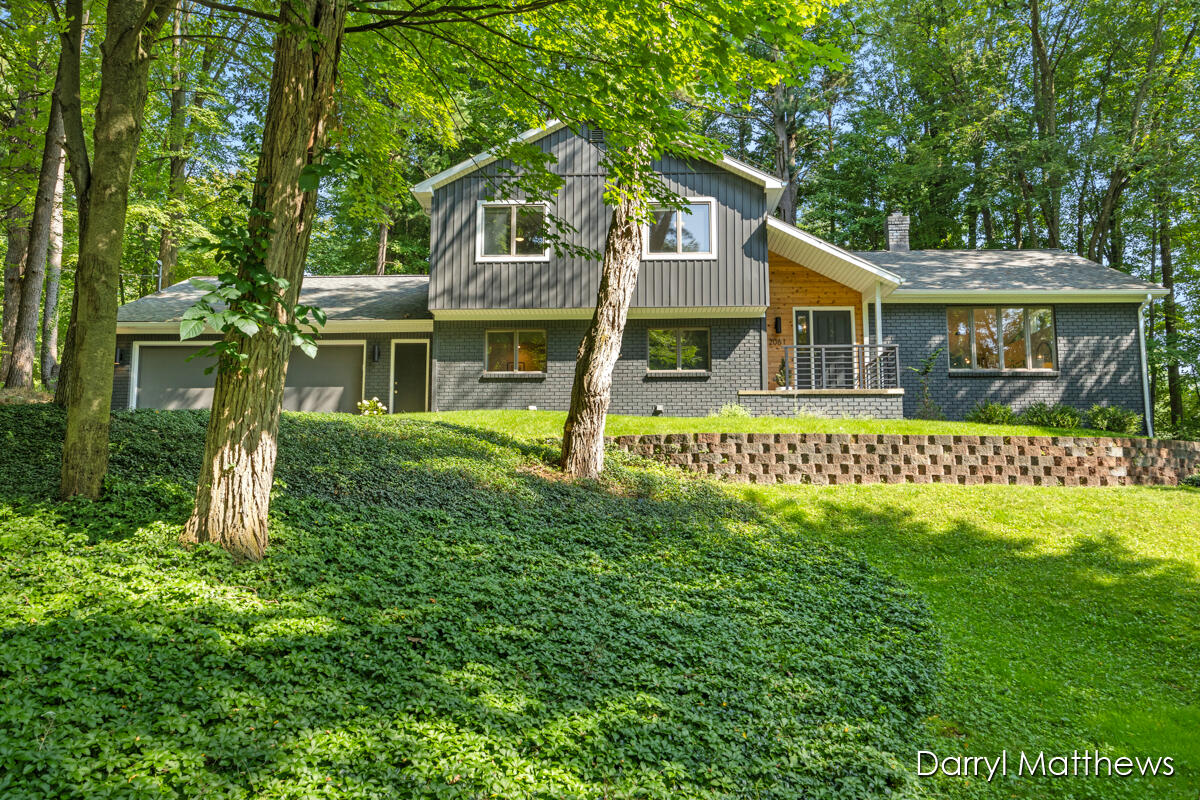 Thornapple River Dr, Grand Rapids, MI 49546
