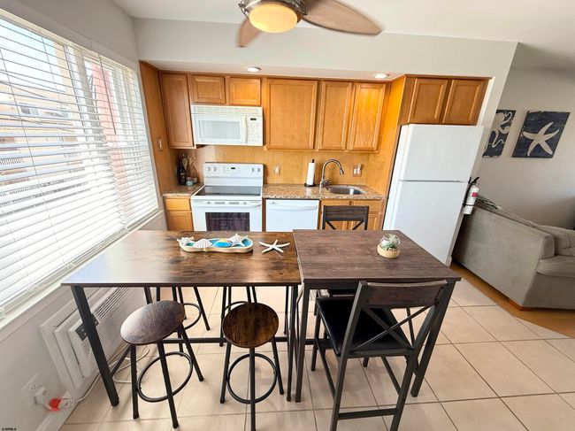 330 42 Nd St S, Condo with 2 bedrooms, 2 bathrooms and null parking in Brigantine NJ | Image 4