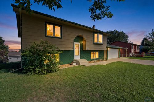 3932 Falcon Dr, Rapid City, SD, 57701-9717 | Card Image