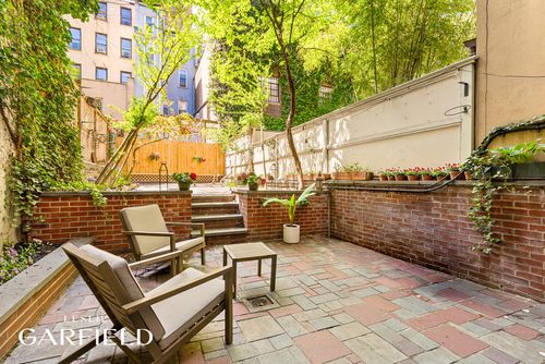 226 E 32nd St, New York, NY, 10016-6373 | Card Image