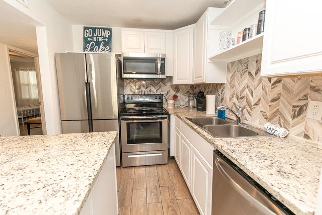 102 - 104 Cove E, Condo with 3 bedrooms, 2 bathrooms and null parking in Horseshoe Bay TX | Image 12