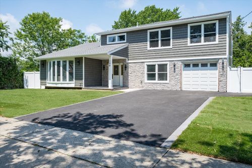 104 Pinewood Ln, Massapequa Park, NY, 11762-3240 | Card Image