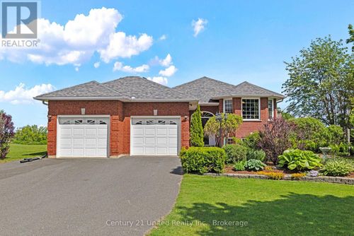 2872 Lakefield Rd, Selwyn, ON, K9J6X5 | Card Image