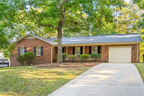 552 Woodland Dr, Graham, NC, 27253-4300 | Card Image
