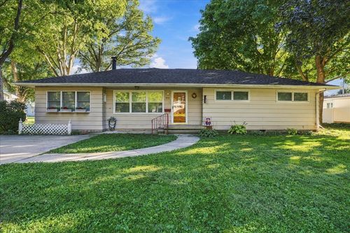 910 Warren St, Chenoa, IL, 61726-1261 | Card Image