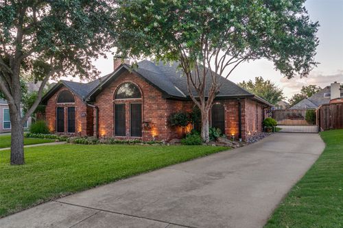336 Shadow Wood Ln, Hurst, TX, 76054-2272 | Card Image
