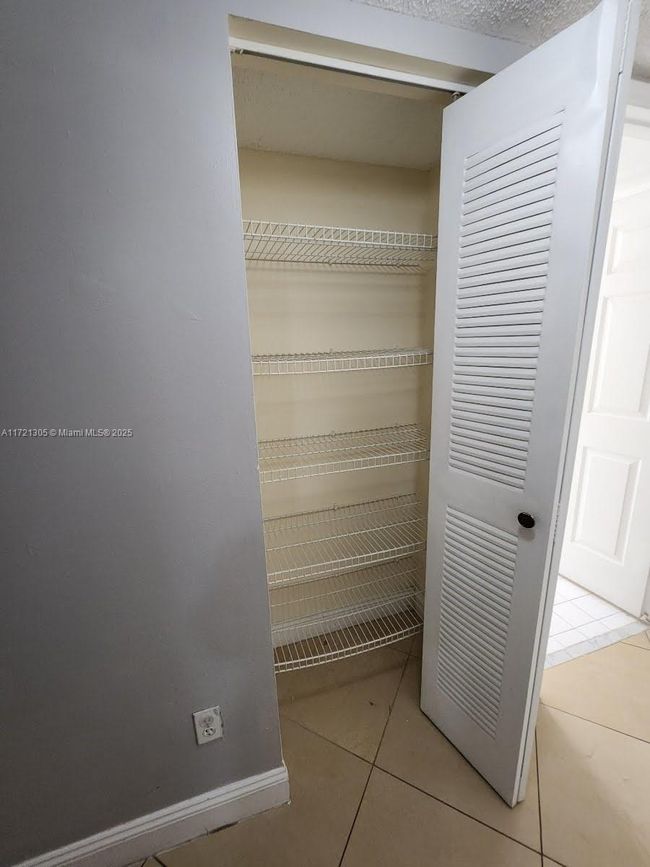 APT-129 - 2600 S University Dr, Condo with 3 bedrooms, 2 bathrooms and null parking in Davie FL | Image 11