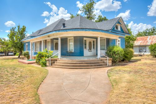 601 N 10th St, Ballinger, TX, 76821-3629 | Card Image
