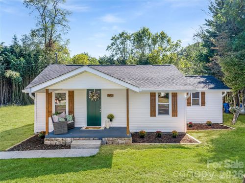 90 Camp Branch Rd, Waynesville, NC, 28786-6797 | Card Image