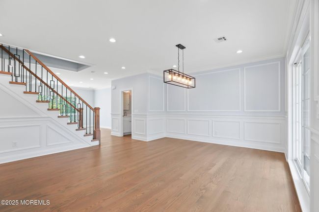 dining area | Image 19