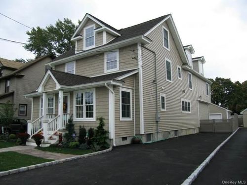 20 Woods Place, Hempstead, NY, 11570 | Card Image