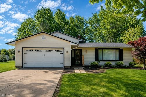 8806 Norwood Dr, Mentor, OH, 44060-2123 | Card Image