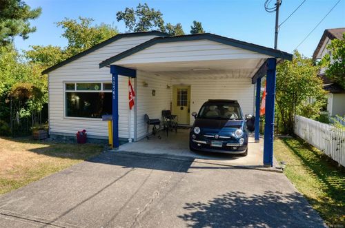 10561 Mcdonald Park Rd, Sidney, BC, V8L3J3 | Card Image