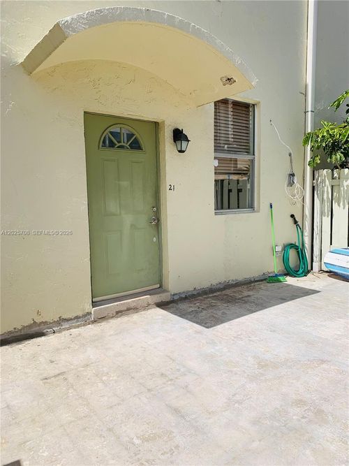 21c-1651 115th St, Miami, FL, 33181-3129 | Card Image