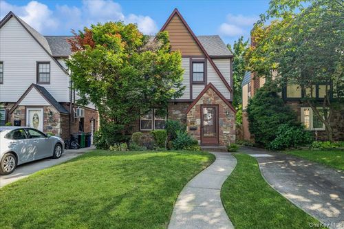 8771 253rd St, Bellerose, NY, 11426-2331 | Card Image