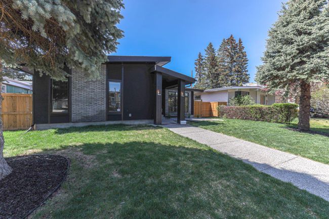 4224 Vauxhall Crescent Nw, Home with 5 bedrooms, 3 bathrooms and 2 parking in Calgary AB | Image 42