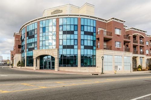 316-130 Post Ave, Westbury, NY, 11590-3286 | Card Image