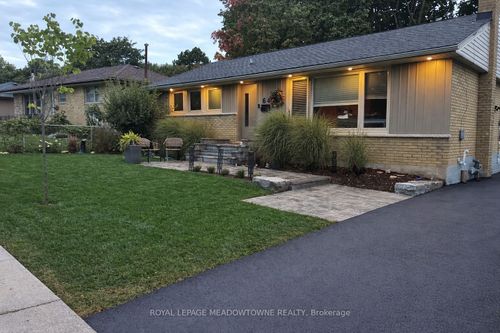 64 Dumbarton St, Guelph, ON, N1E3T6 | Card Image