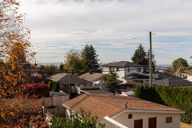 221 W 28th Street, House other with 4 bedrooms, 2 bathrooms and 3 parking in North Vancouver BC | Image 6