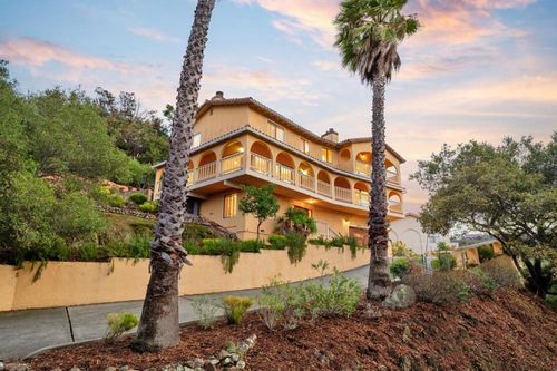 181 Coronado Ave, San Carlos, CA, 94070-2805 | Card Image