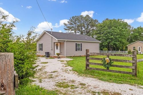 587 Mason Everette Rd, Belvidere, TN, 37306-2336 | Card Image