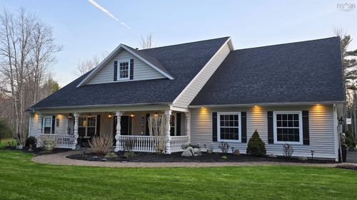 915 Bradley St, Wilmot, NS, B0P1W0 | Card Image