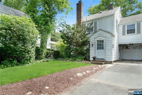 12 Bancroft Pl, Fair Lawn, NJ, 07410-3508 | Card Image