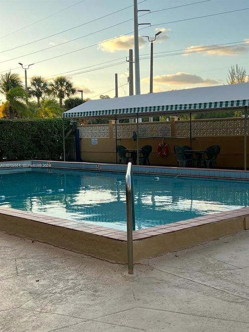 5c-2935 Ne 163rd St, North Miami Beach, FL, 33160-4459 | Card Image